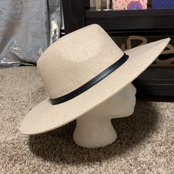 NWT Cream Fedora with Black Faux Leather Brim Hat - Picture 4 of 10